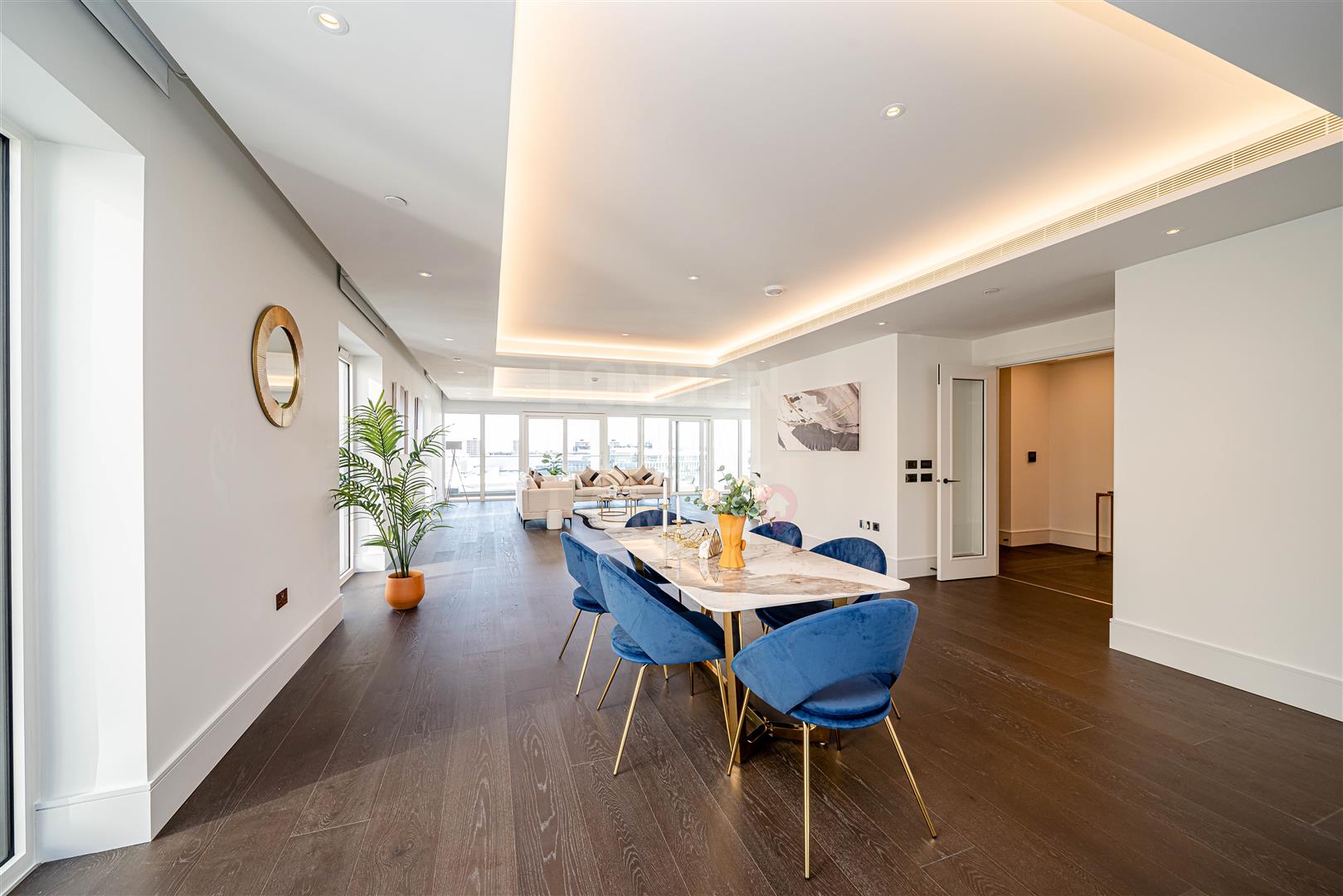 Lincoln Apartments, Fountain Park Way, London